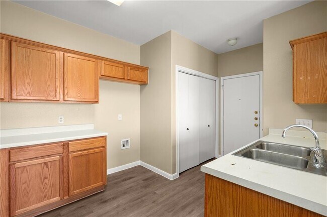 Building Photo - 250 Marvin Cove