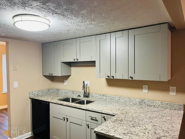 Building Photo - 6527 River Park Dr