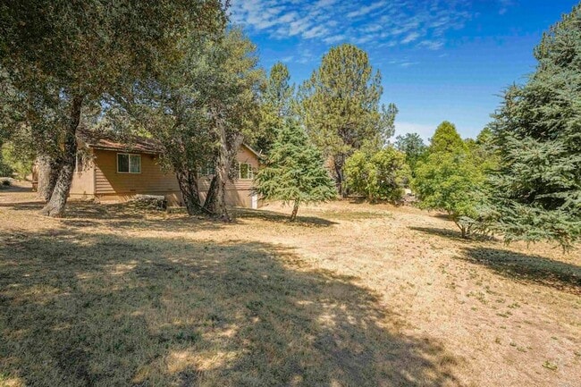 Building Photo - 29012 Oak Ln