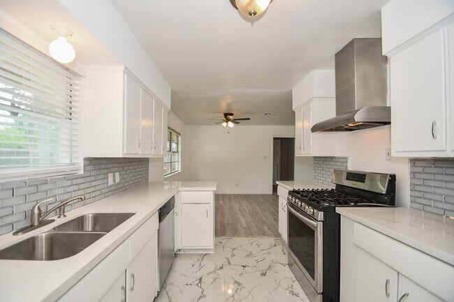 Building Photo - 5330 Windswept Ln