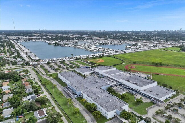 Building Photo - 21021 NE 13th Pl