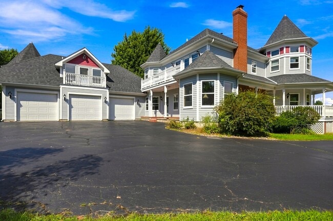 Building Photo - 45W235 Hillview Ln