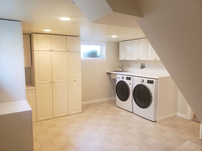 Building Photo - Charming Irvington Home with 3 Levels of L...