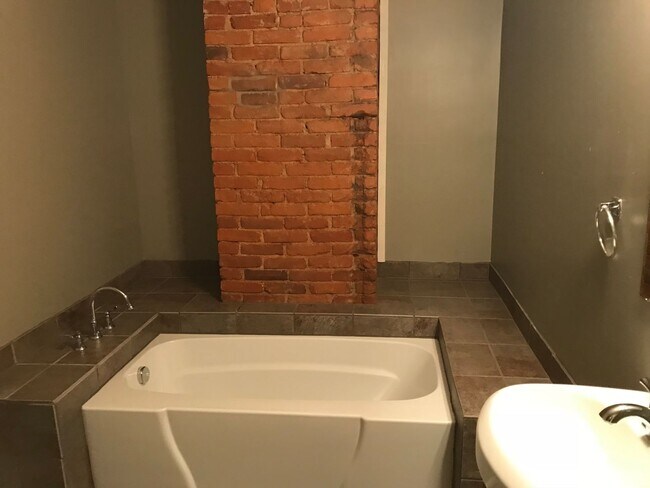 Building Photo - 3947 Mintwood St