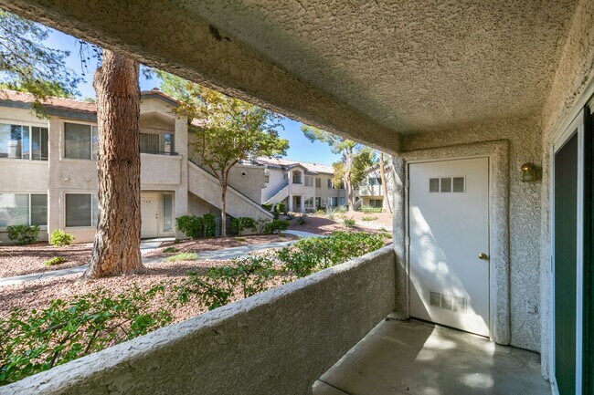 Building Photo - Ground Floor Condo for Rent