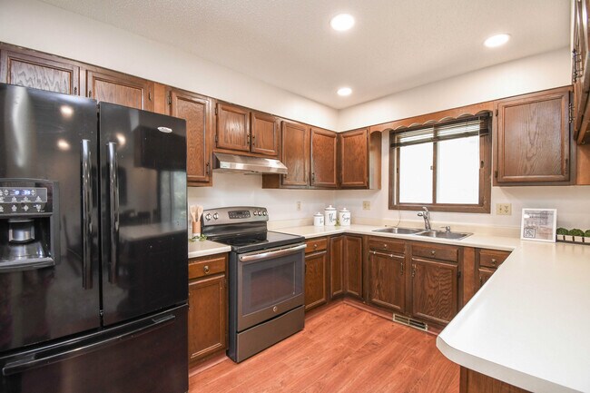 Building Photo - 4504 S Cliff Ave