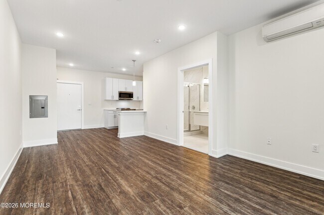 Building Photo - 521 Lake Ave