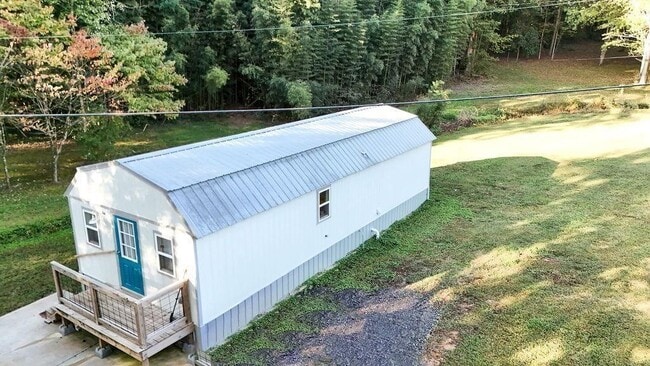 Building Photo - 203 New Town St