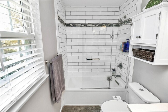 Building Photo - 4227 Deerfield Dr