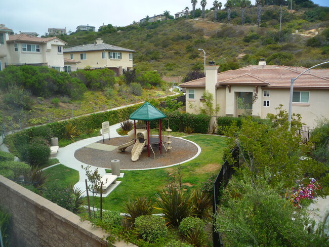 Building Photo - Spacious Air Conditioned Home