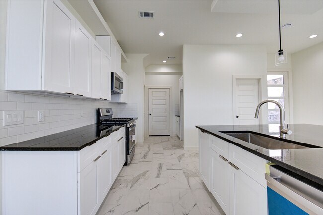 Building Photo - 2914 El Fenice Ln