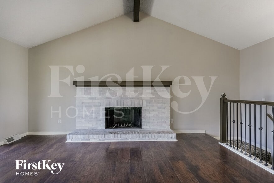 Building Photo - 10040 NW Blum Rd