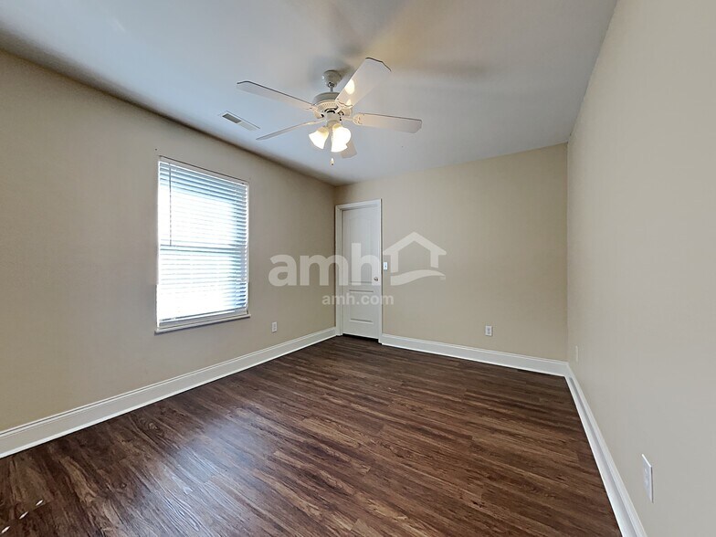Building Photo - 5826 Matalin Ln