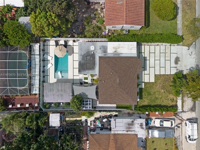 Building Photo - 920 NE 159th St