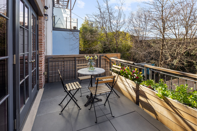 Building Photo - 165 Coffey St
