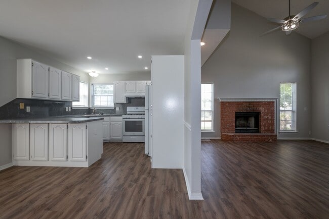 Building Photo - Gorgeous 4 Bedroom Remodel, Union Schools!