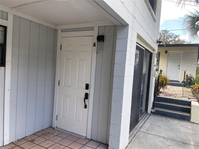 Building Photo - 614 N Hyer Ave