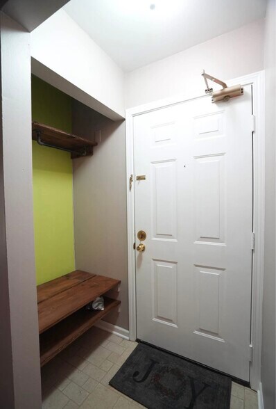 Building Photo - 104 Glengarry Dr