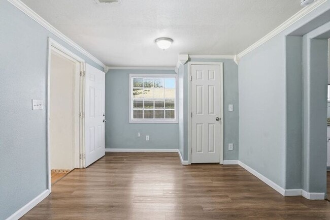 Building Photo - 2514 E Archer St