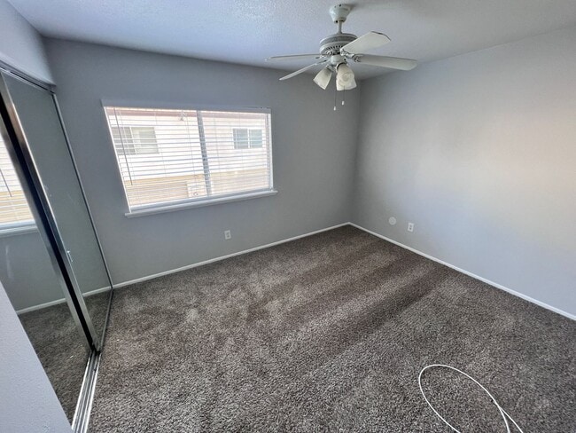 Building Photo - 3-Bedroom Condo with Epoxy Garage in Vista Fairways, Valencia!