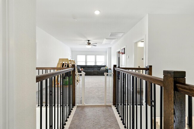 Building Photo - 15727 Rosemary Hl Ln