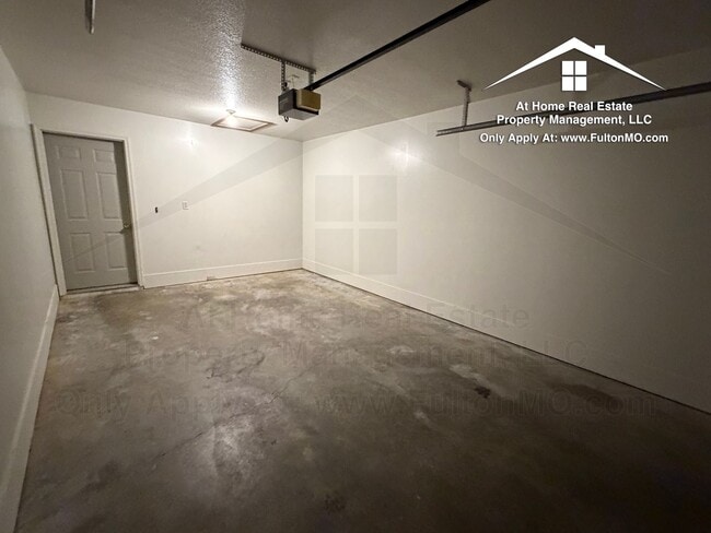Building Photo - Gates Boulevard 2633–2635 Duplex
