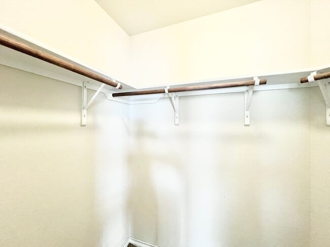 Building Photo - Lovely townhome | 3 bed/2.5 bath | End unit | near UT Medical Center/Lackland AFB/USAA!
