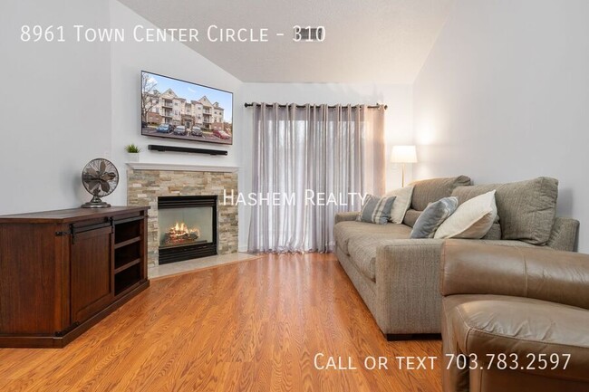 Building Photo - 8961 Town Center Cir