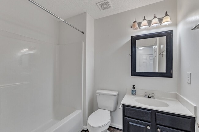 Building Photo - 3 Bedroom Brick Front Carraige Downs Townh...