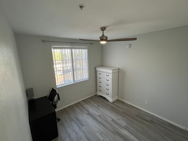 Building Photo - 1941 S PIERPONT Dr