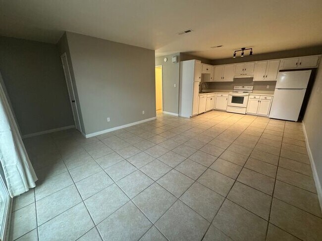 Building Photo - Gulf Breeze - Greenbriar Estate - 2 bedroom, 1 bathroom