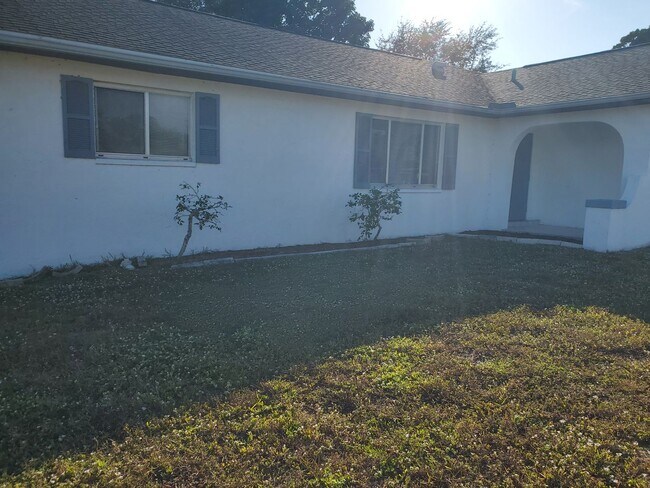 Building Photo - 1436 SE 33rd Terrace