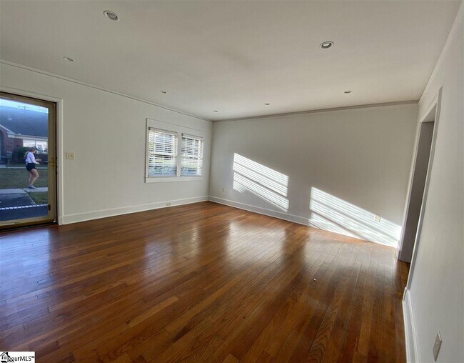 Building Photo - 600 University Ridge