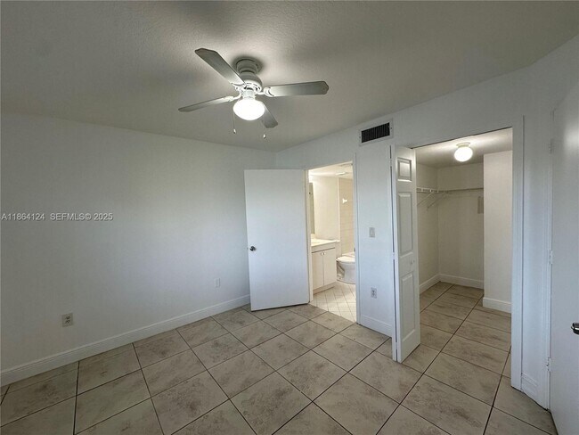 Building Photo - 2910 SE 13th Ave