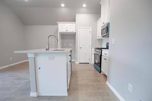 Building Photo - 13045 NE 9th St