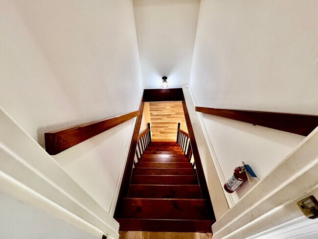 Building Photo - STUNNING home with fully finished BASEMENT!!!