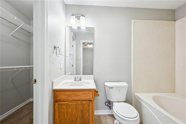 Building Photo - 528 Jefferson Dr
