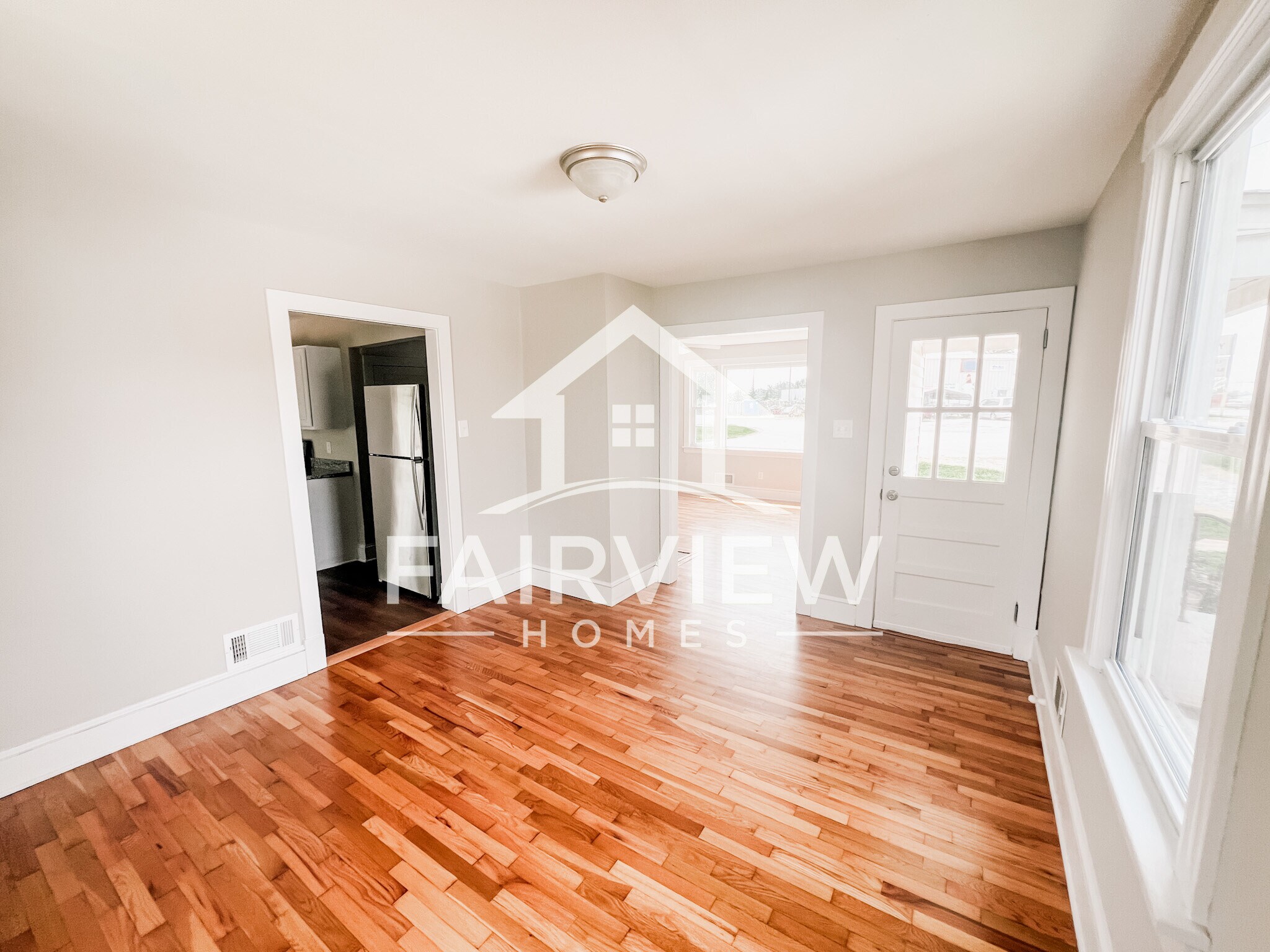 Building Photo - 3239 Mayflower Dr