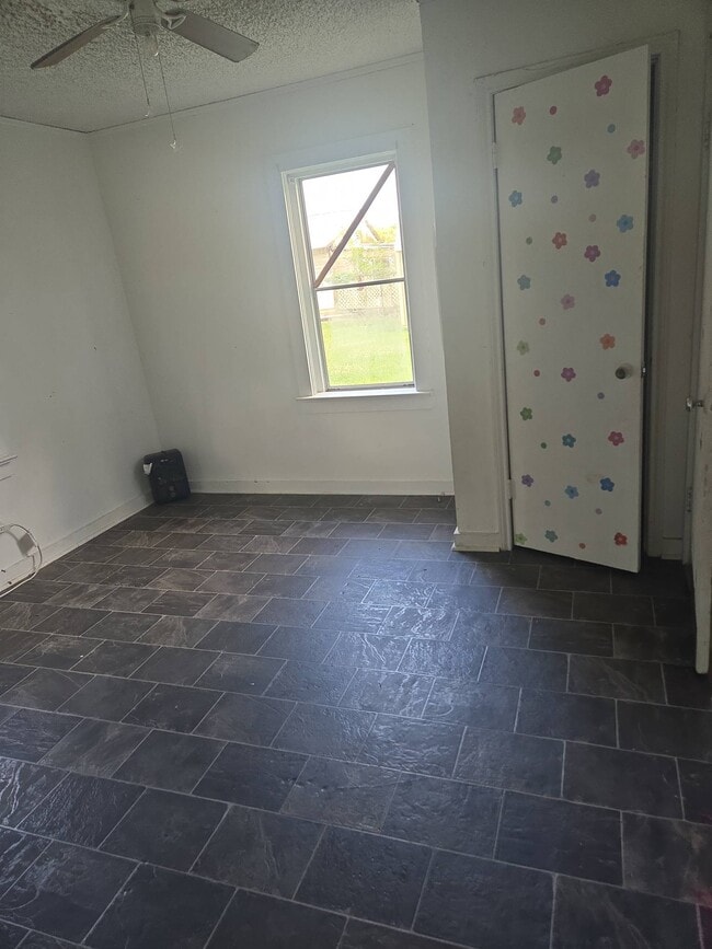 Building Photo - 405 Anderson St