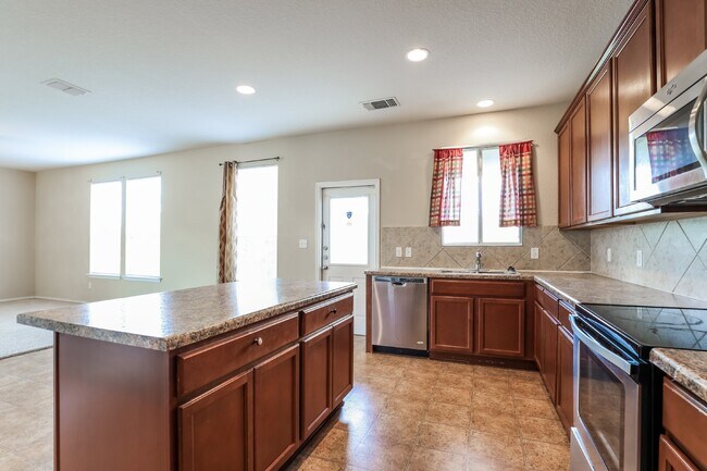 Building Photo - 24262 Invitation Oak