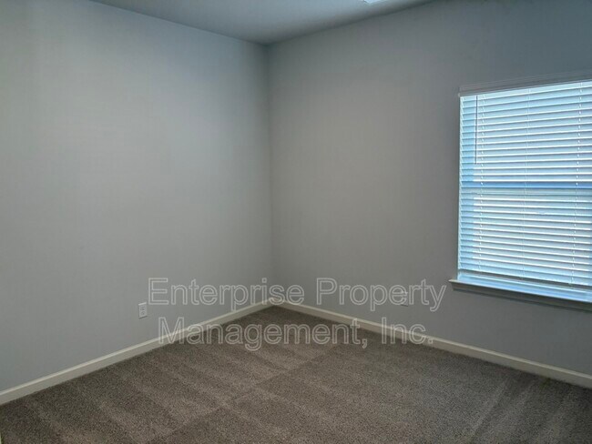 Building Photo - 250 Kipling Dr