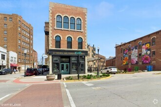 Building Photo - 6 E Downer Pl