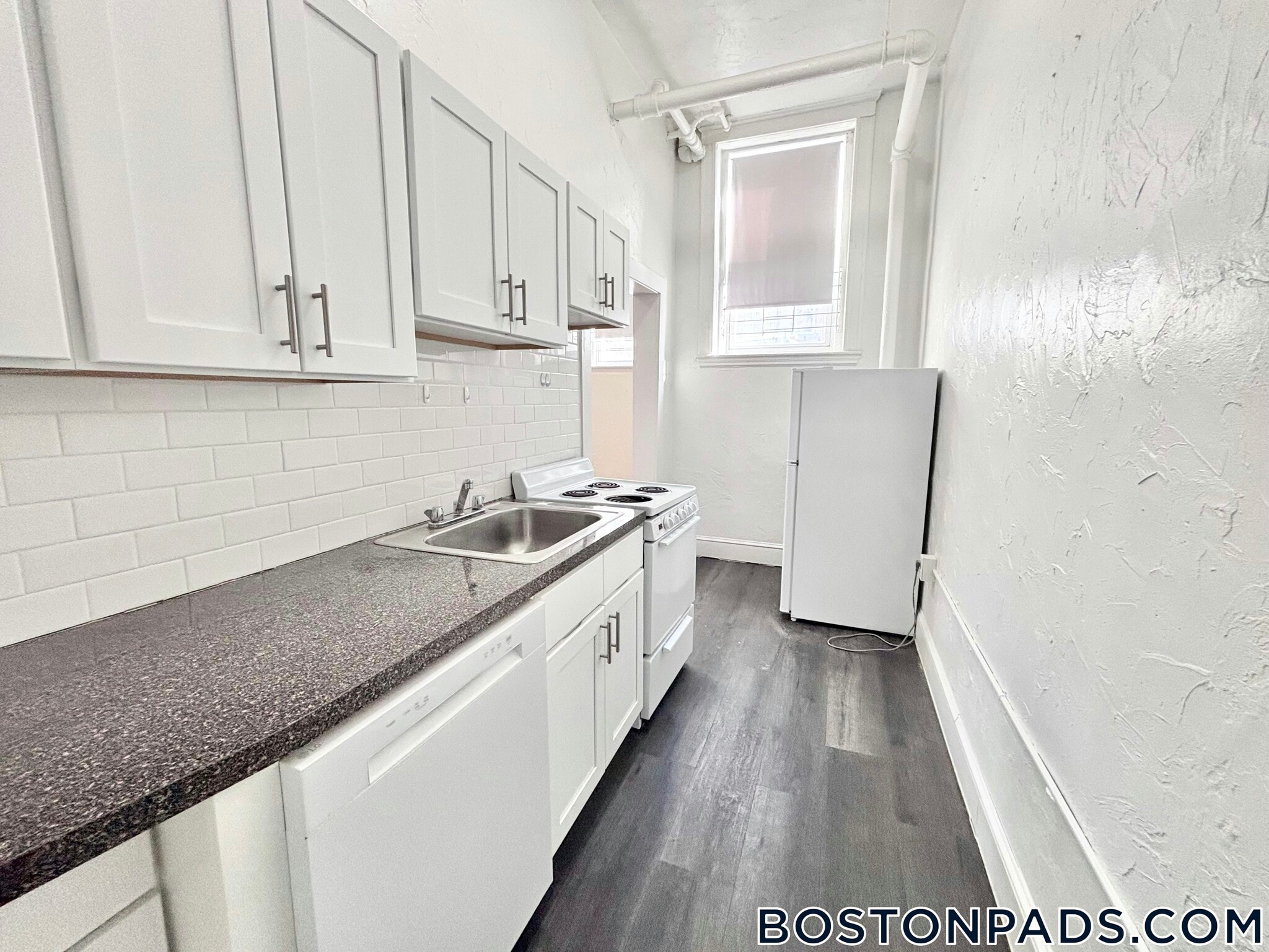 Building Photo - 99 Brainerd Rd