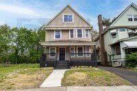 Building Photo - Beautiful 6 Bed 1 Bath Single Family Home
