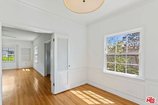 Building Photo - 117 1/2 N Harper Ave