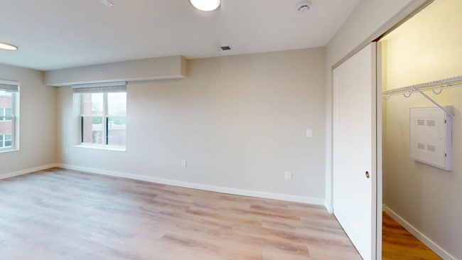 Interior Photo - 608 E Chalmers