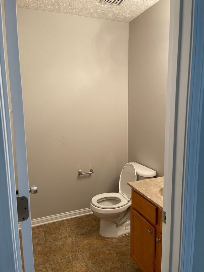 Building Photo - 7128 Blue Stream Ct