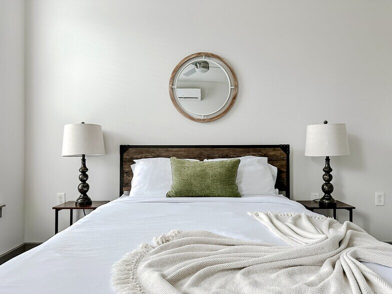 Building Photo - 111 E 4th St