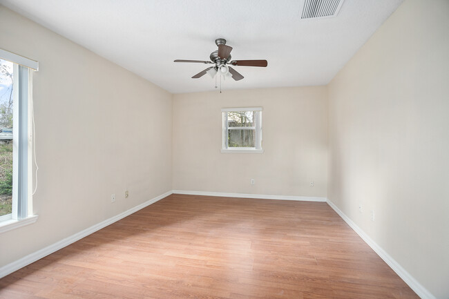 Building Photo - 3/2 in Orange City, 2 car garage, $1695/mo...