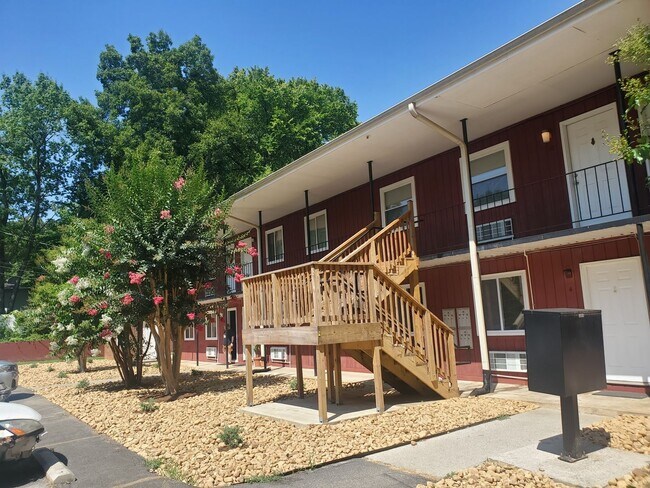 Building Photo - "Bright & Spacious 1BR/1BA with Open Conce...